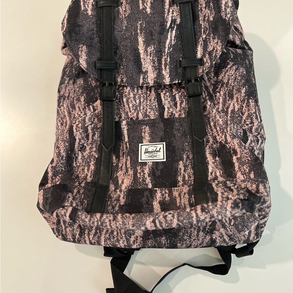 NWOT Herschel Retreat backpack w/laptop sleeve